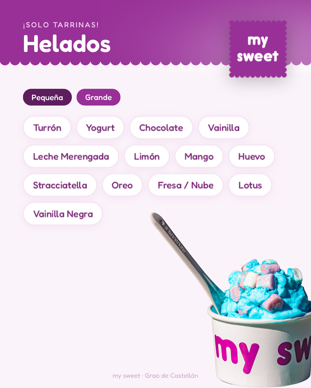 Tarrina de helado azul con malvaviscos en vaso de "my sweet", menú de sabores como turrón, yogurt y chocolate.
